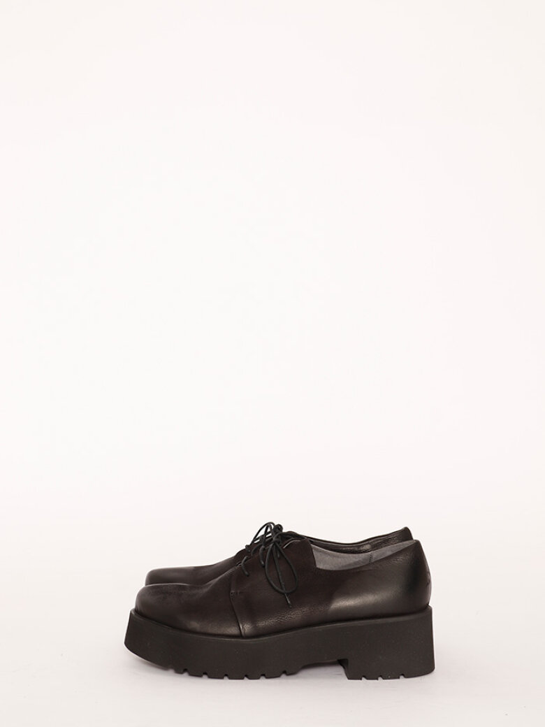 Lofina - Shoe with chunke sole and shoe lace