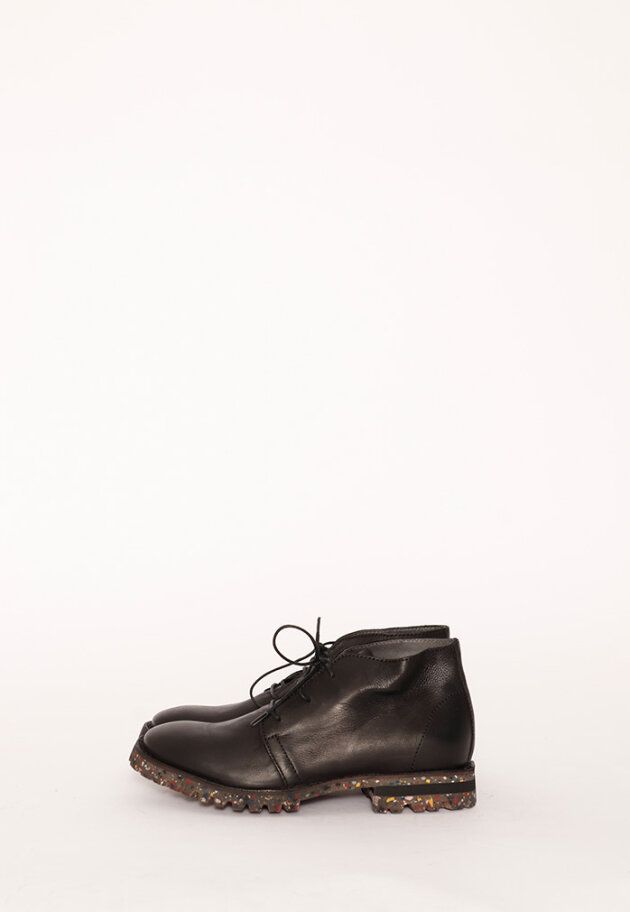 Lofina - Desert boot with a recycle sole 