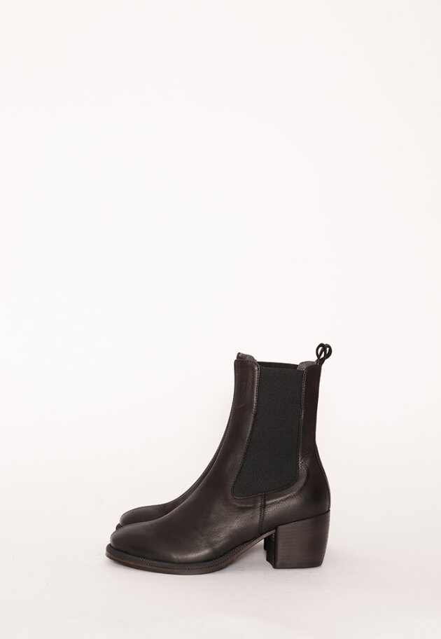 Lofina - Bootie with a leather sole and elastics