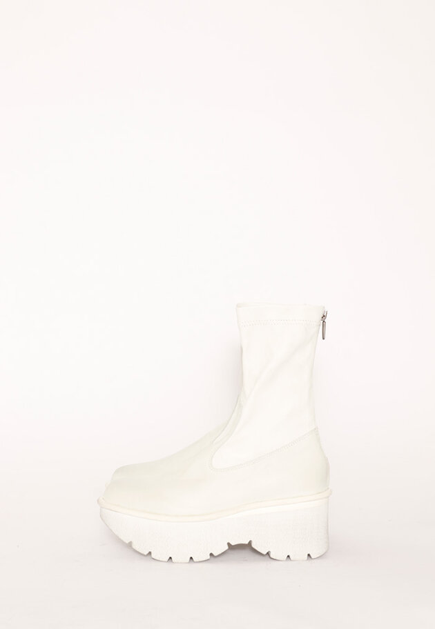 Lofina - Bootie with a micro sole and stretch leather