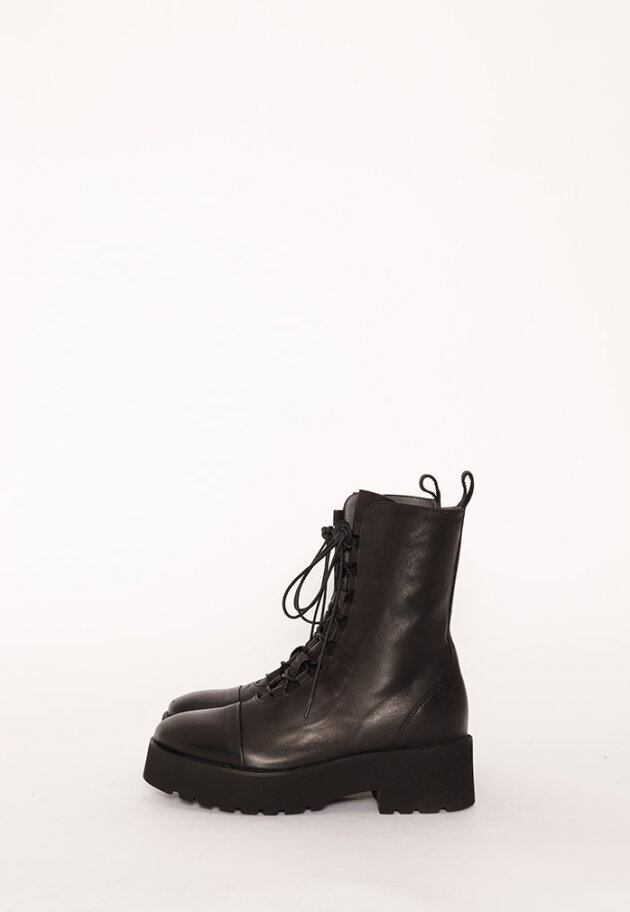 Lofina - Boot with a micro sole and laces