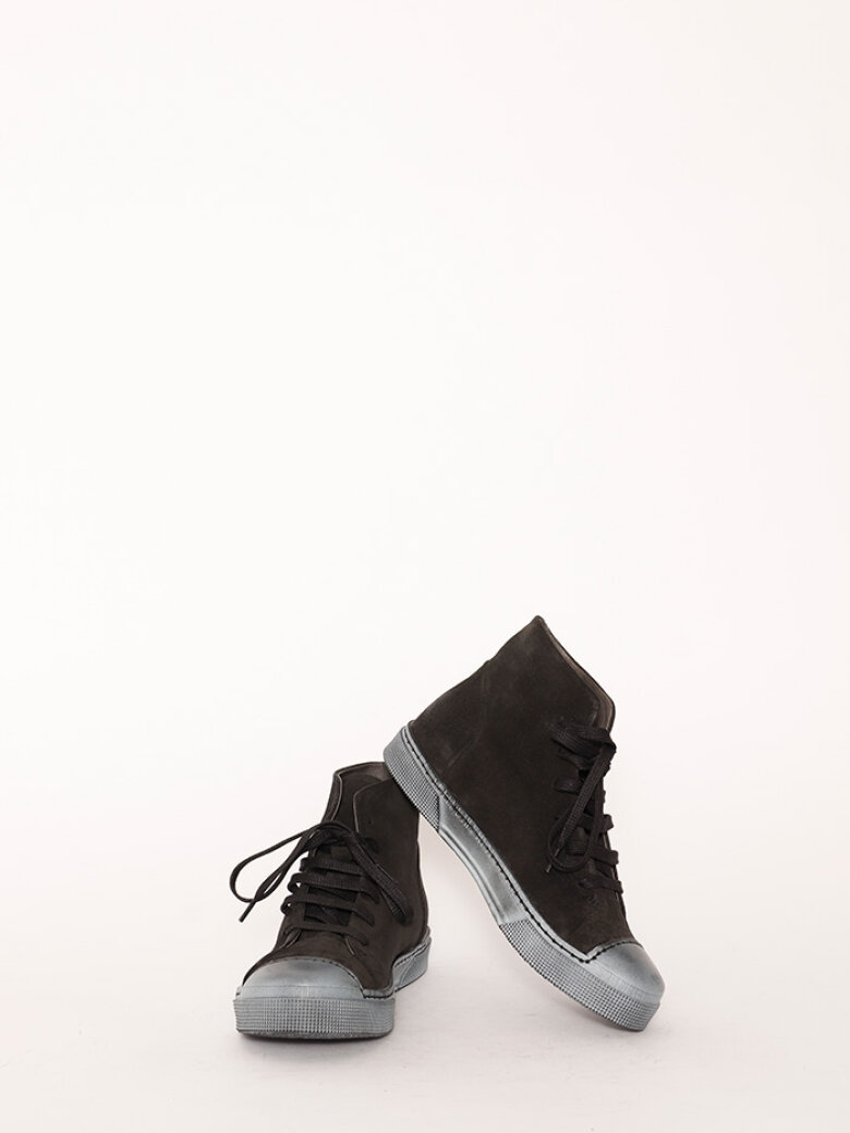 Lofina - Shoe with a rubber sole and laces