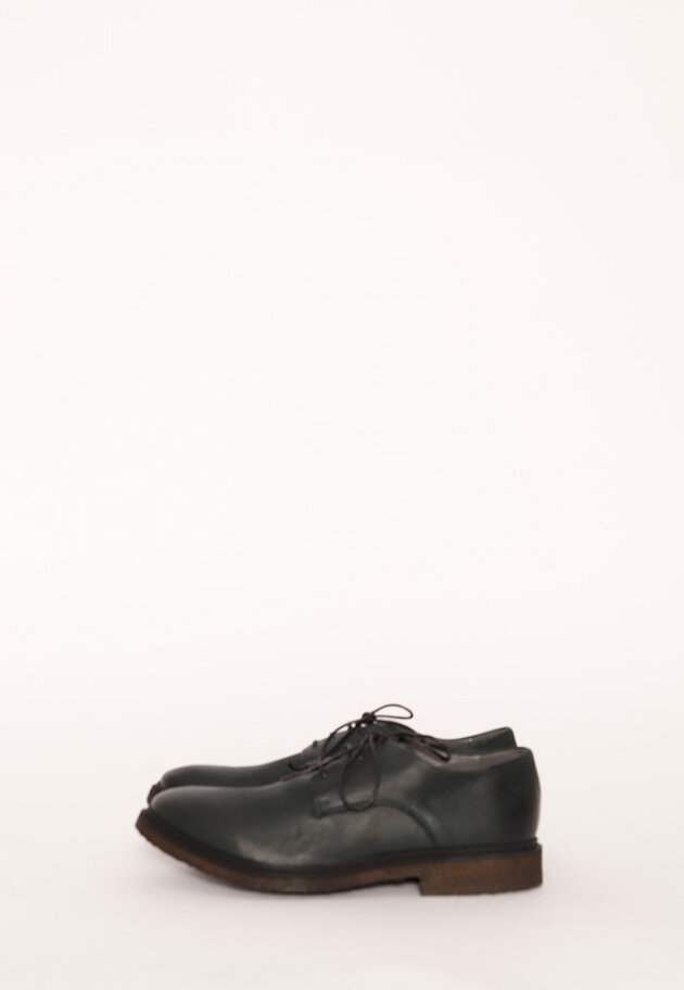 Lofina - Shoe with a black raw rubber sole