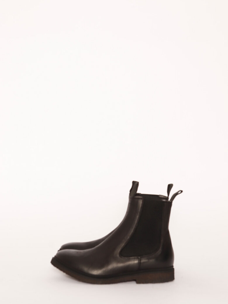 Lofina - Bootie with a raw rubber sole and elastics