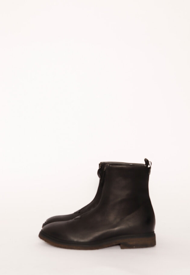 Lofina - Bootie with a black raw rubber sole and zipper