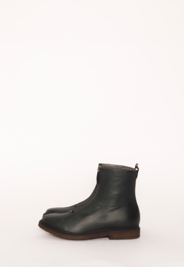 Lofina - Bootie with a black raw rubber sole