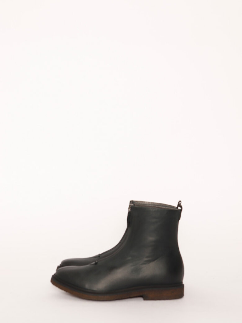 Lofina - Bootie with a black raw rubber sole