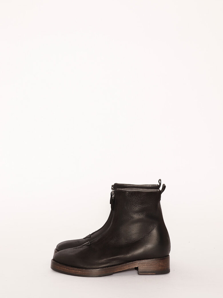 Lofina - Bootie with a sole in leather