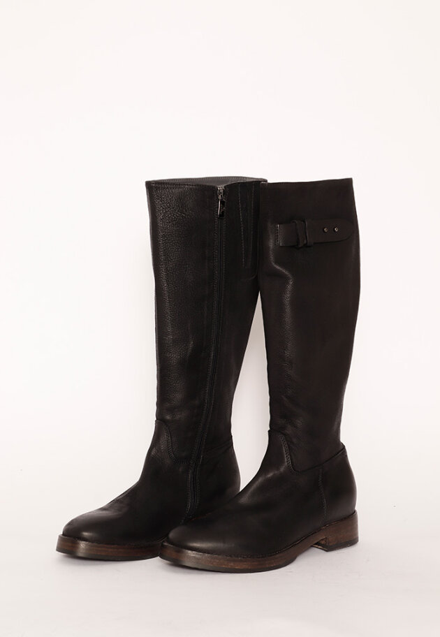 Lofina - Classic long boot with a leather sole