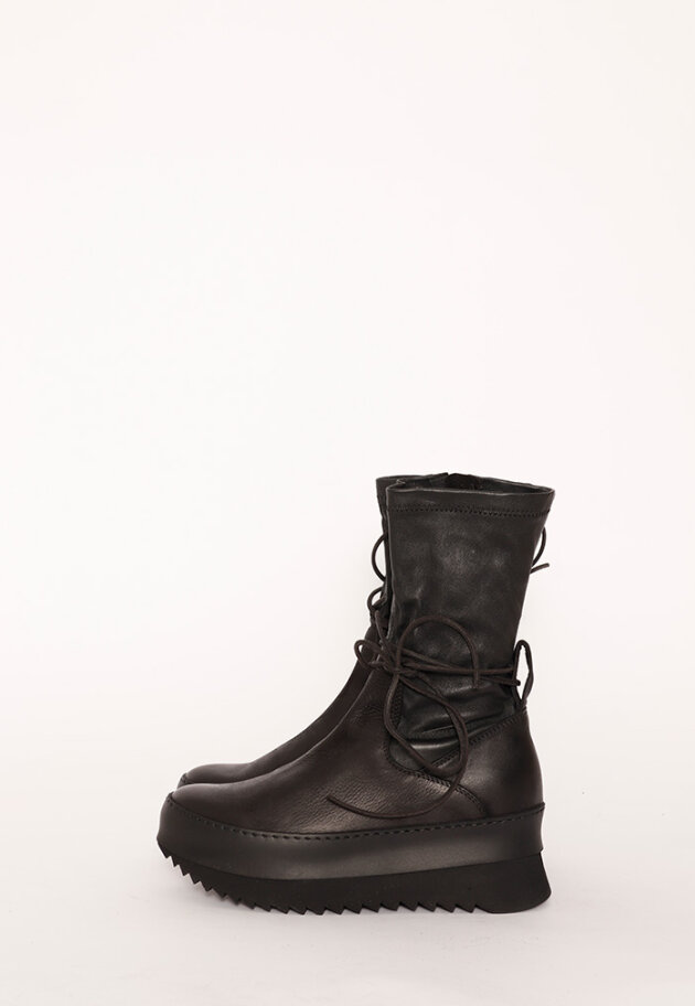 Lofina - Boot with a black micro sole and stretch leather