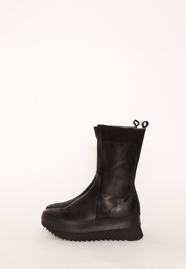 Lofina - Boot with a black micro sole and stretch leather