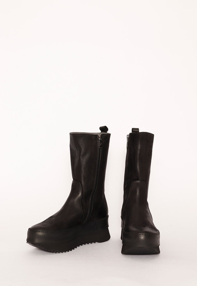 Lofina - Boot with a black micro sole and stretch leather
