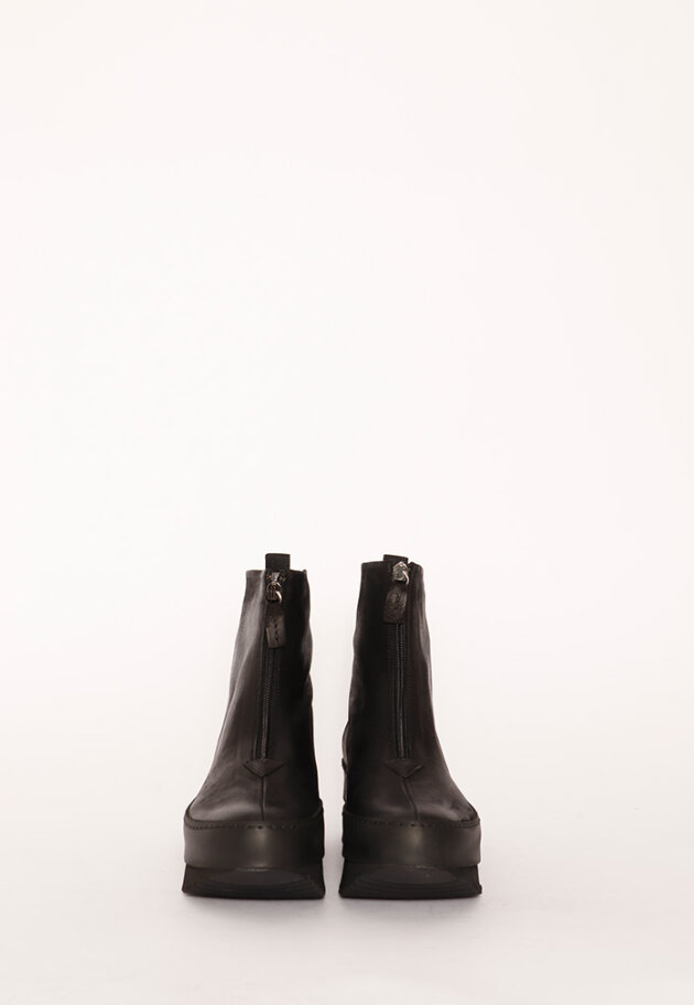 Lofina - Bootie with a black micro sole and zipper
