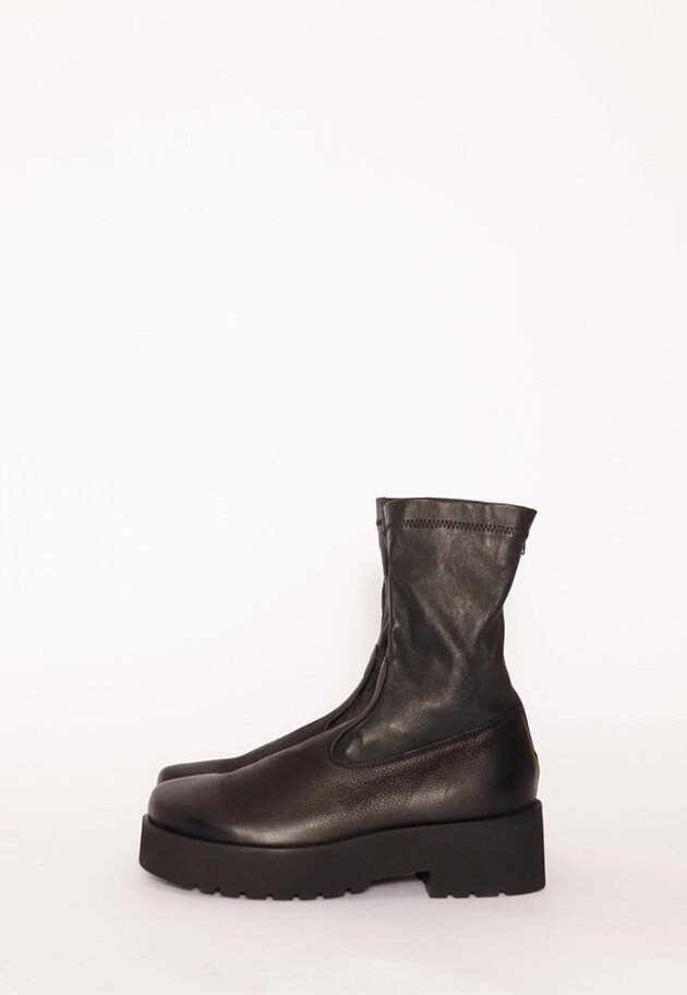 Lofina - Boot with stretch skin and a zipper