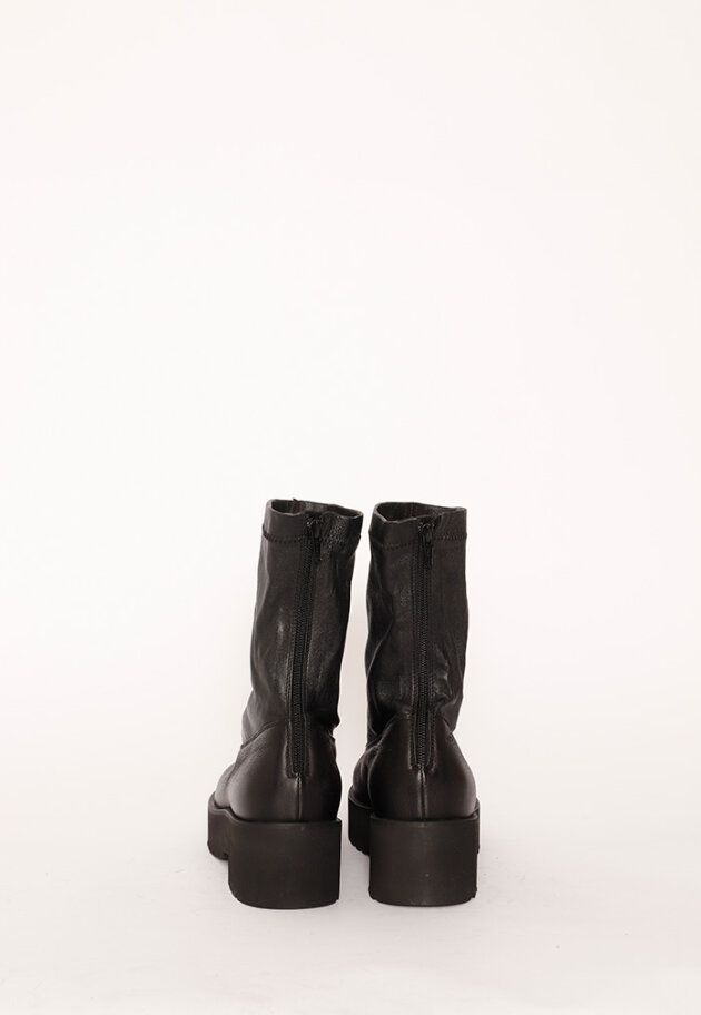 Lofina - Boot with stretch skin and a zipper