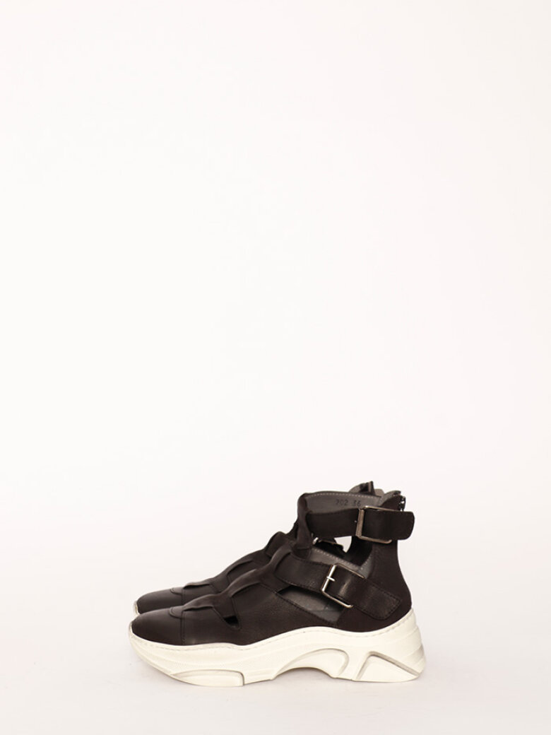 Lofina - Sneakers with rubber sole and buckles