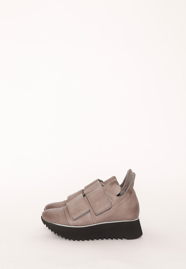 Lofina - Sneaker with a micro sole 