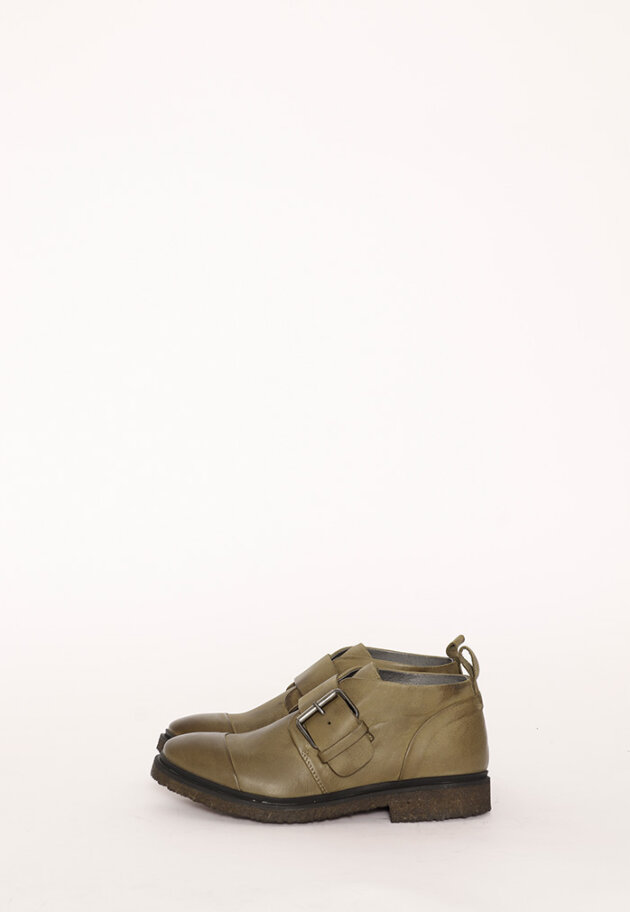 Lofina - Shoe with a raw rubber sole and a buckle