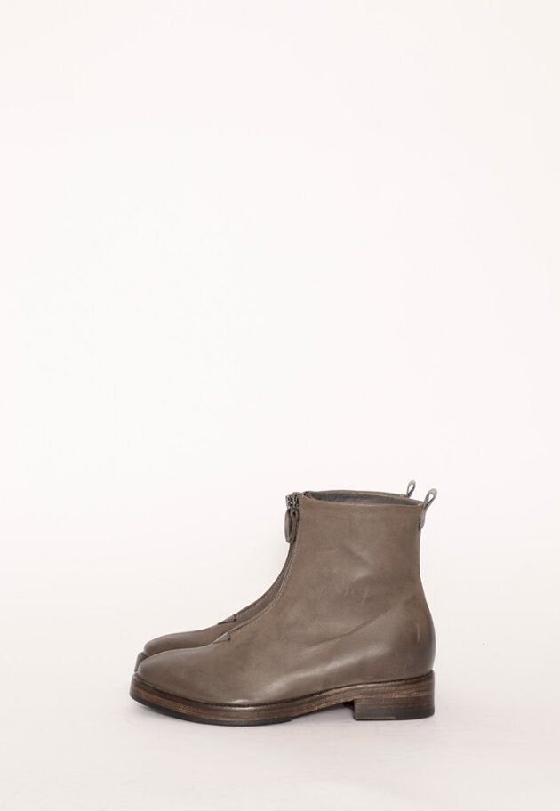 Lofina - Boot with a leather sole and a zipper