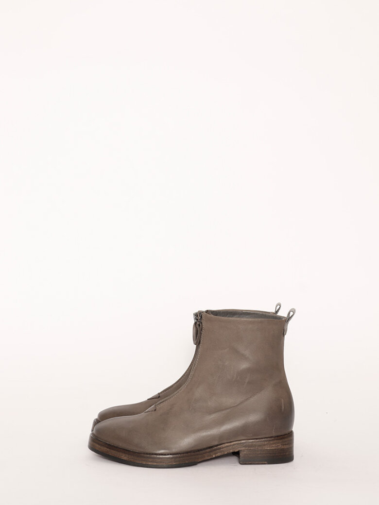 Lofina - Boot with a leather sole and a zipper