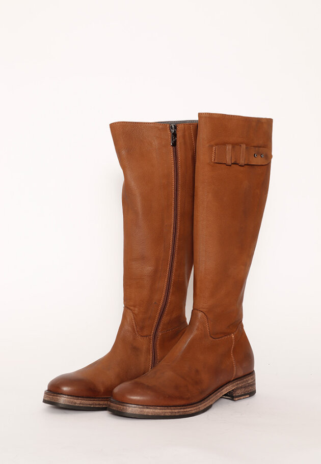 Lofina - Classic long boot with a leather sole