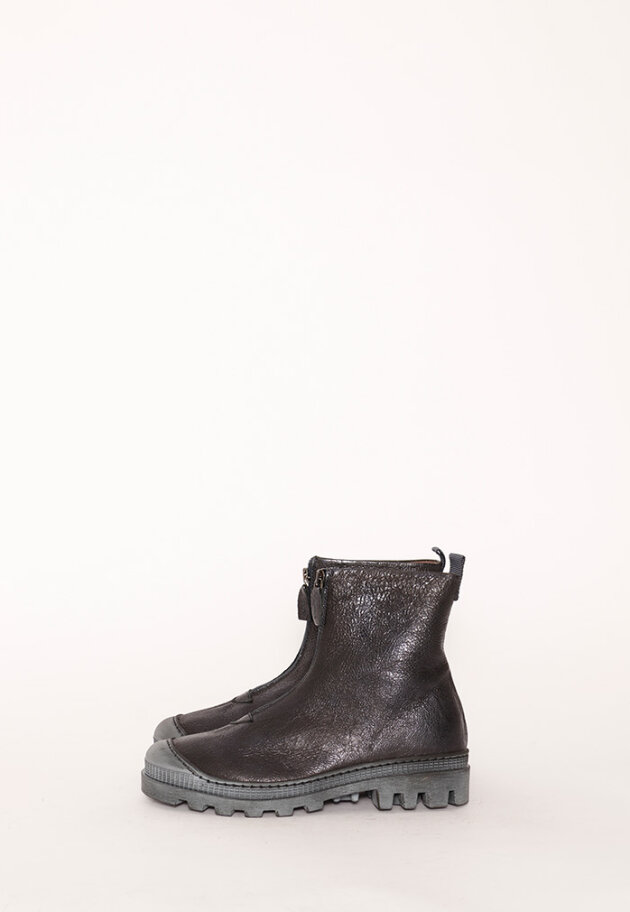Lofina - Bootie with a strong rubber sole and zipper