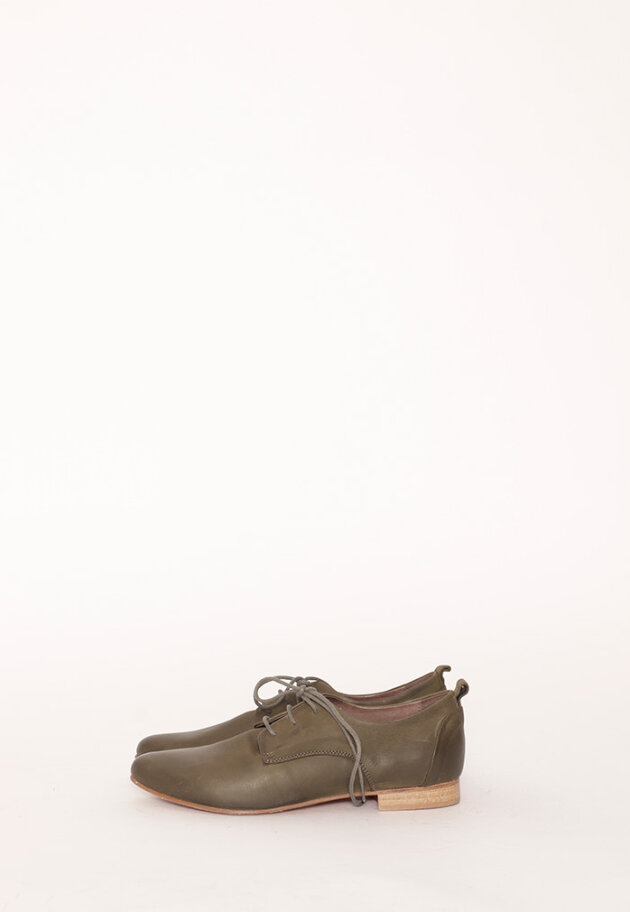 Lofina - Shoe with lace and a leather sole
