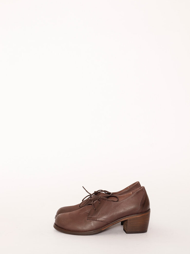 Lofina - Shoe with heel and shoelace