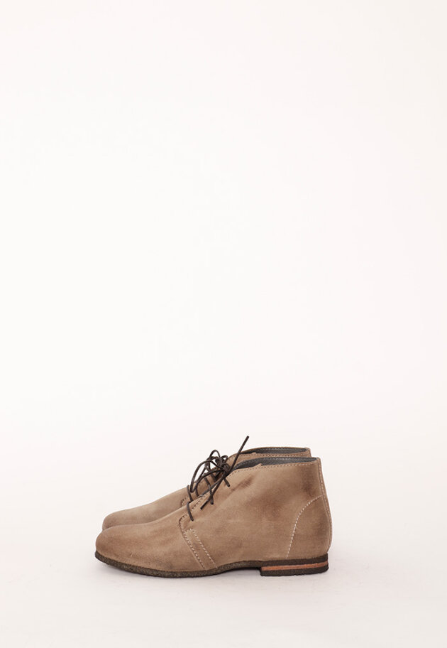 Lofina - Desert boot with a raw rubber sole