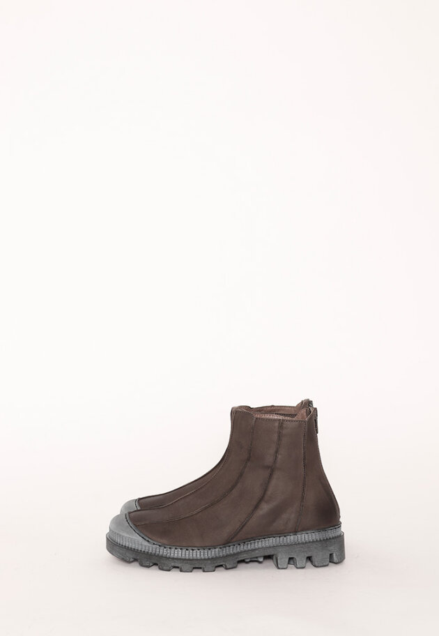 Lofina - Bootie with a strong rubber sole and zipper