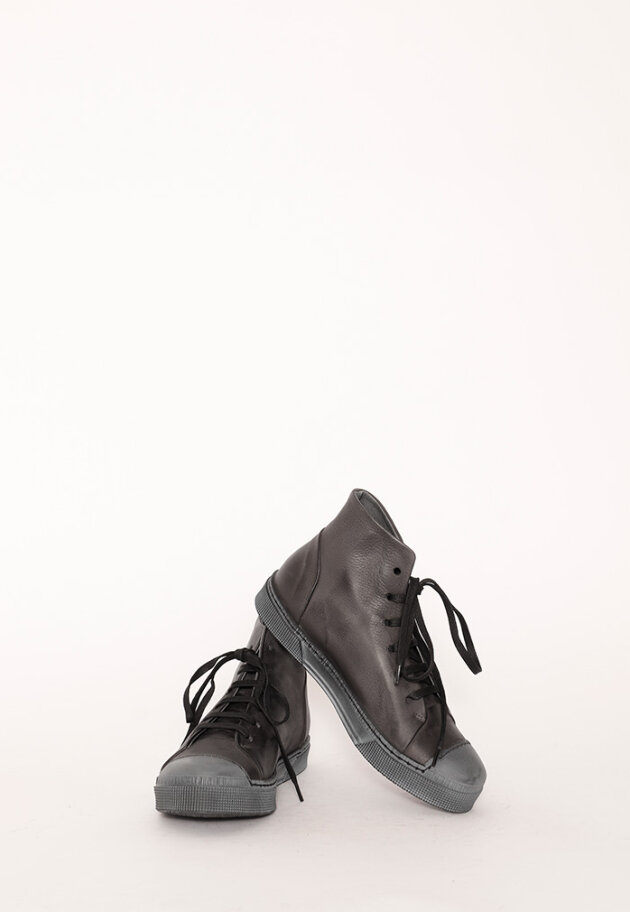Lofina - Shoe with a rubber sole and laces