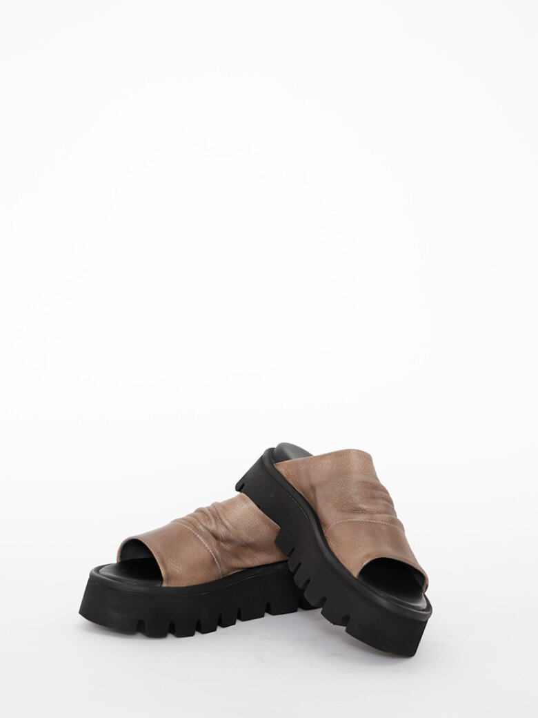Lofina - Sandal med rynk