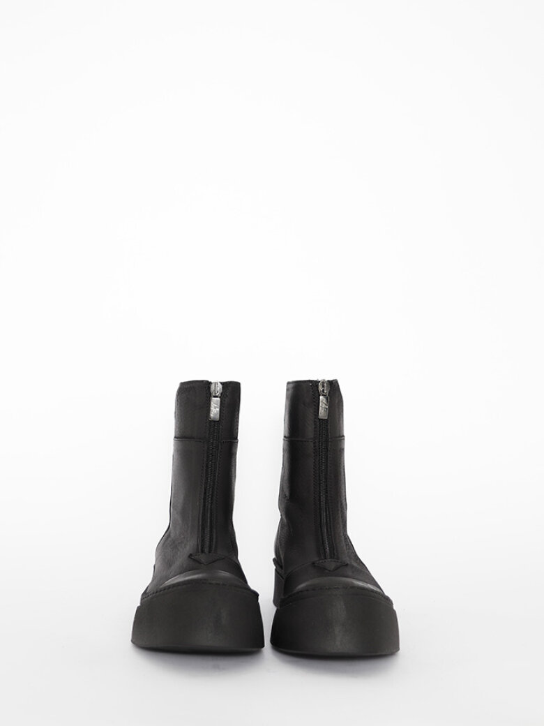 Boots - Lofina - Boot with a front zipper