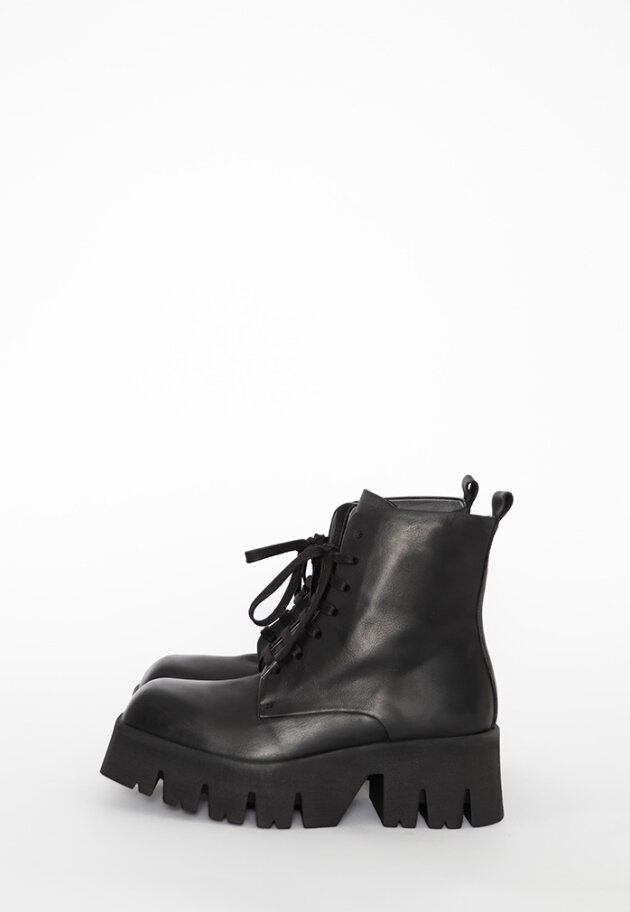 Lofina - Boot with laces and a zipper