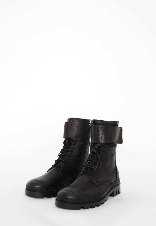 Lofina - Boot with velcro, zipper and laces