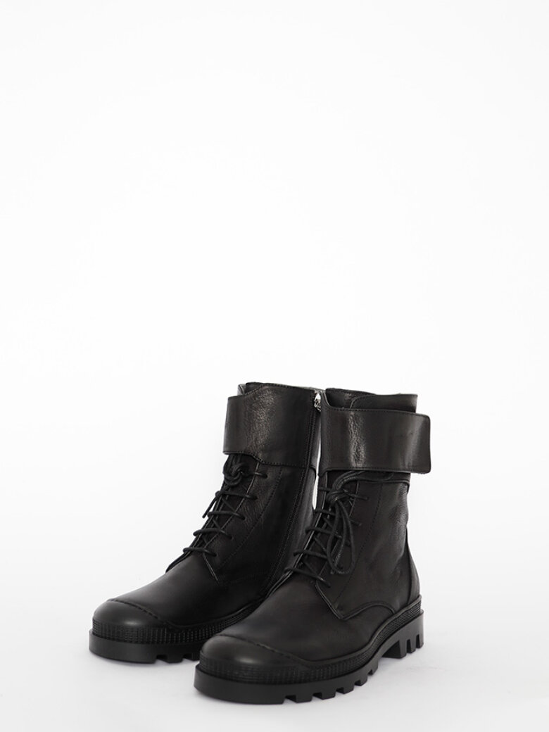 Lofina - Boot with velcro, zipper and laces