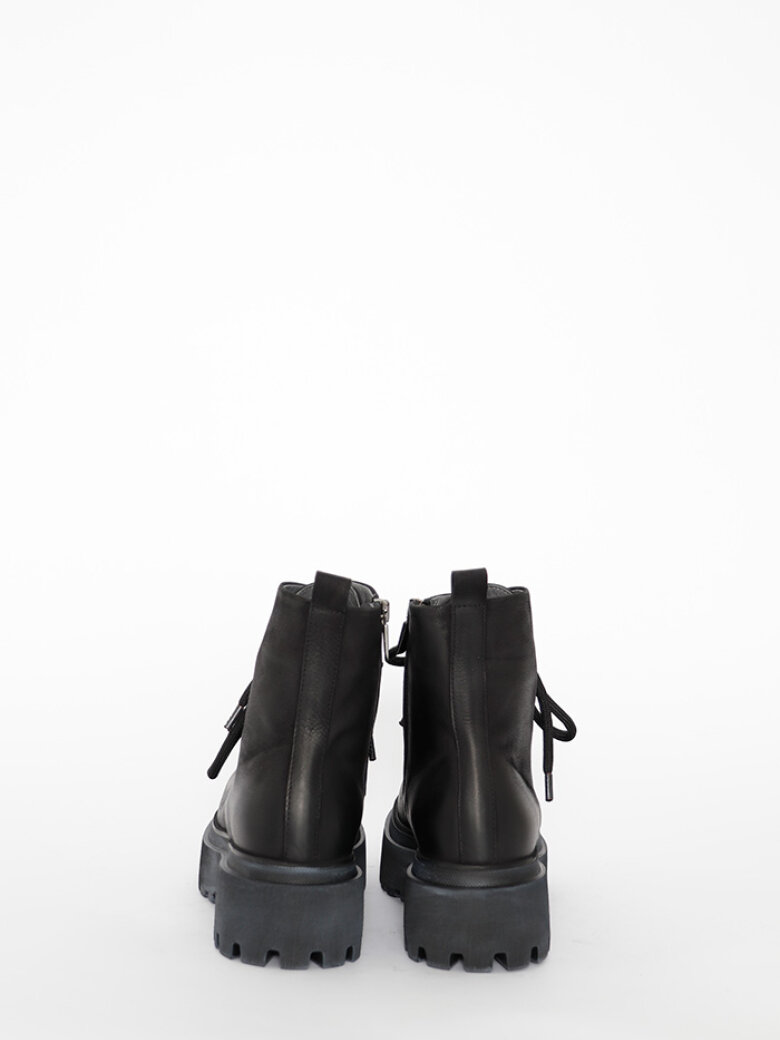 Lofina - Boots with laces and a zipper
