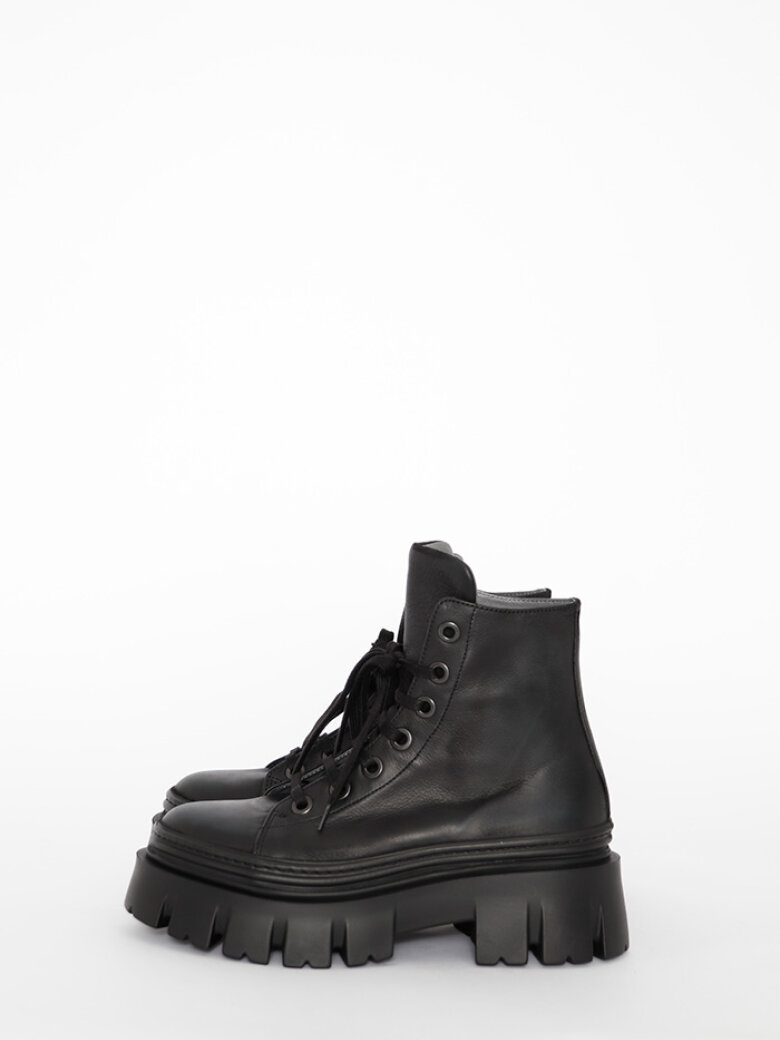 Lofina - Short boot with laces