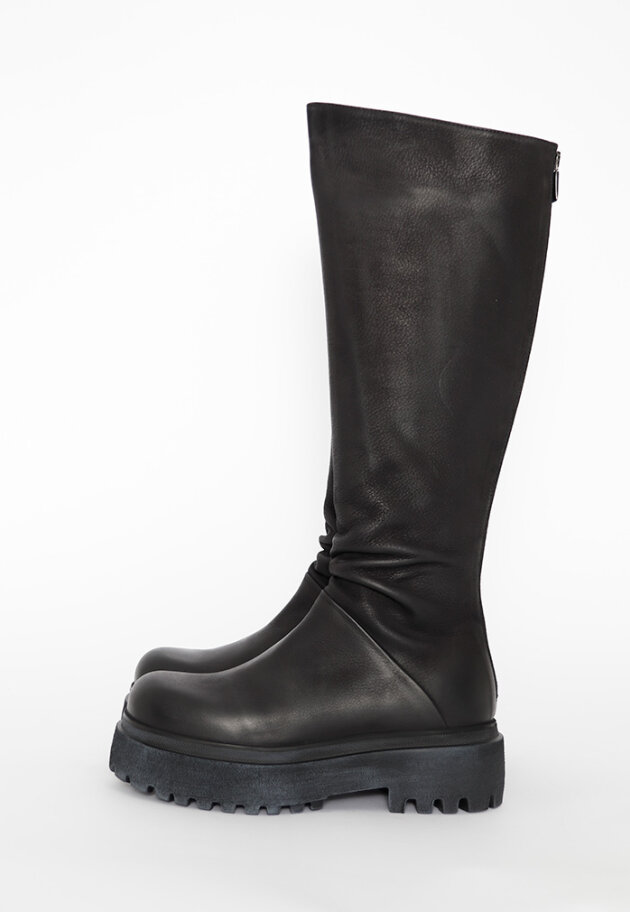 Lofina - Long boot with a back zipper