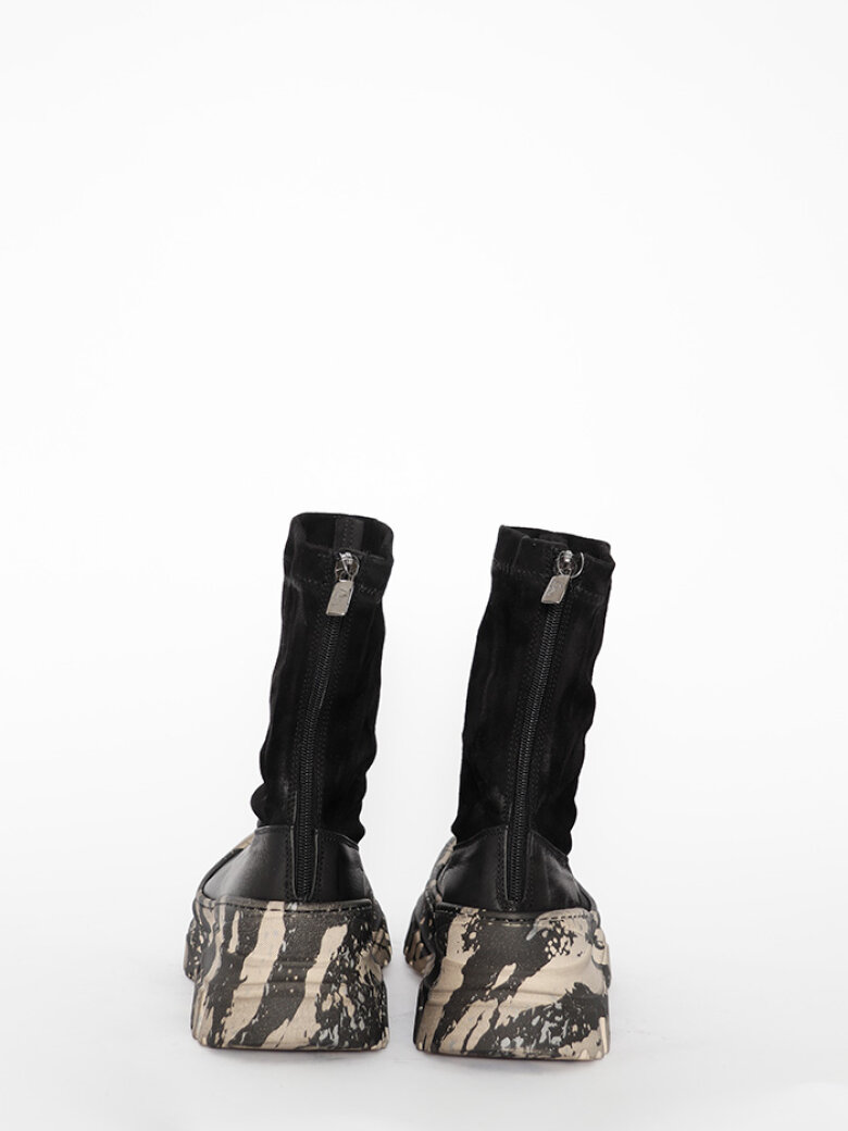 Lofina - Boot with suede stretch skin and a zipper