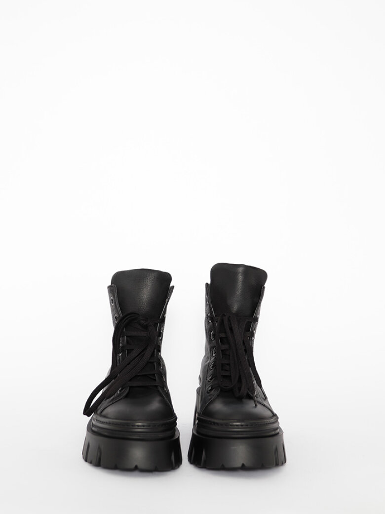 Lofina - Short boot with laces