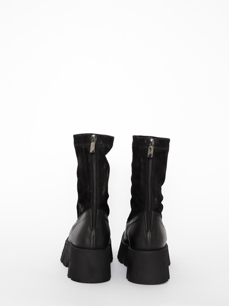 Lofina - Boot with suede stretch