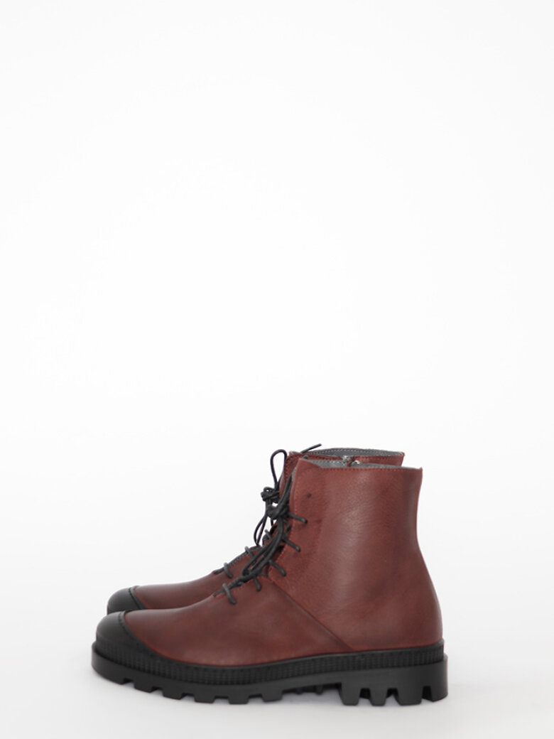 Lofina - Boot with laces and a zipper