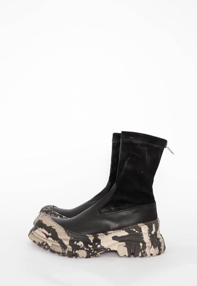 Lofina - Boot with suede stretch skin and a zipper