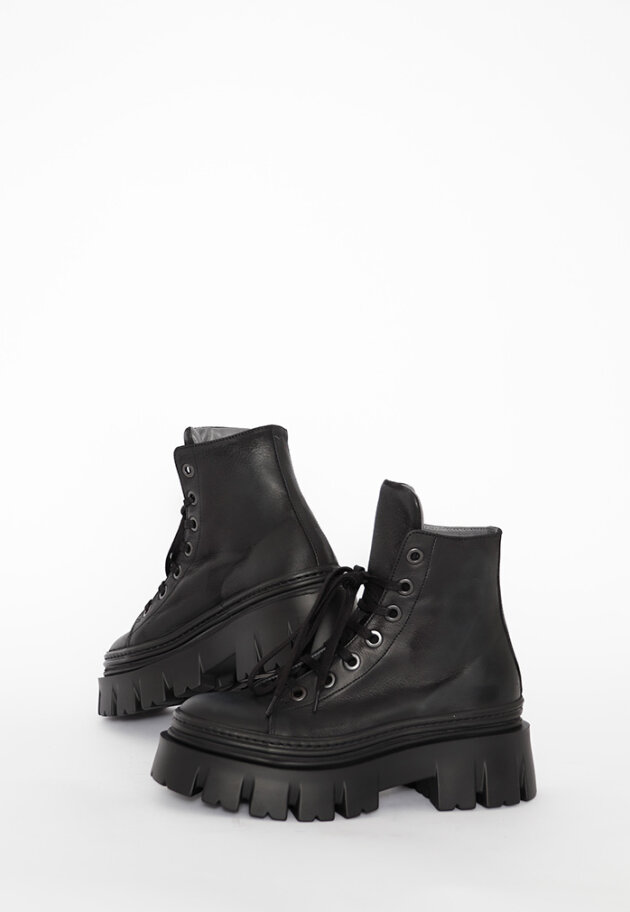 Lofina - Short boot with laces