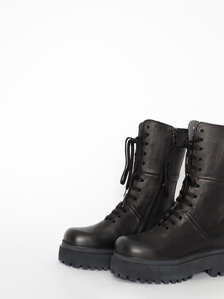 Lofina - Boot with laces and zipper