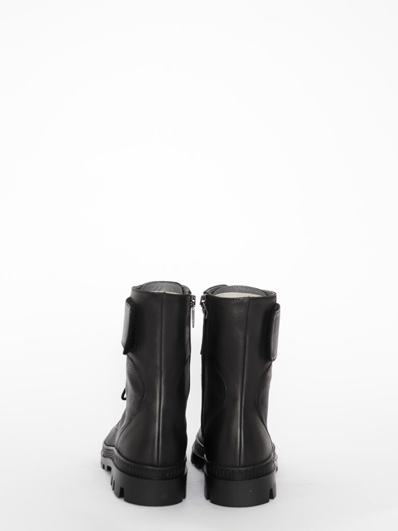 Lofina - Boot with velcro, zipper and laces