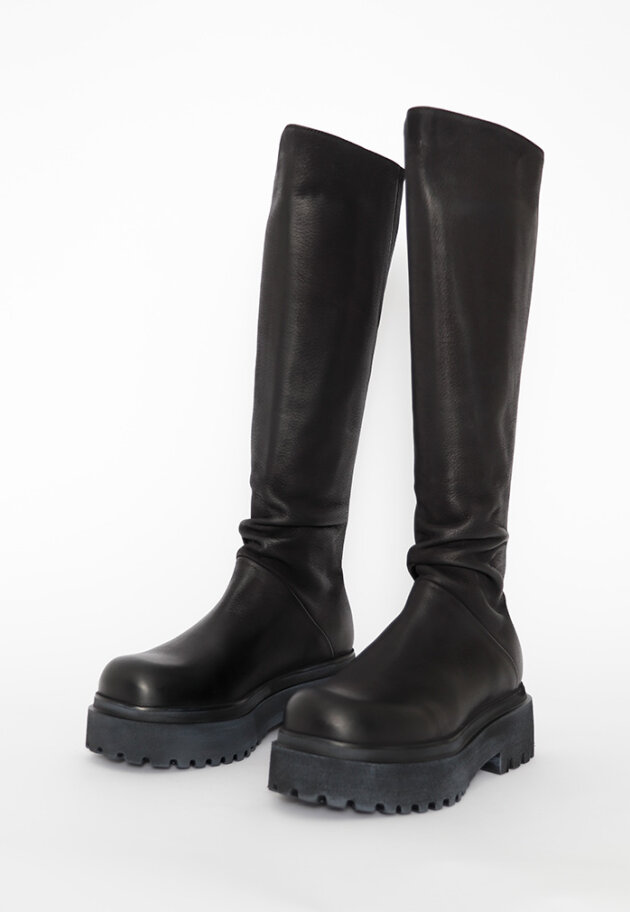 Lofina - Long boot with a back zipper