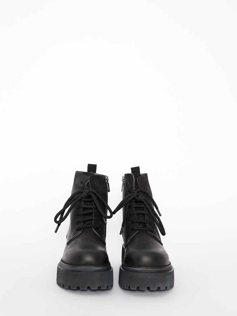 Lofina - Boots with laces and a zipper