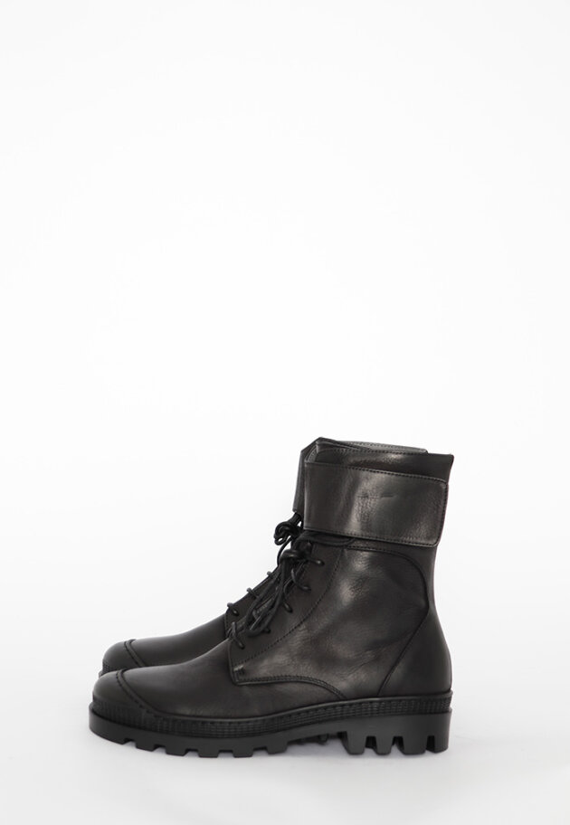 Lofina - Boot with velcro, zipper and laces